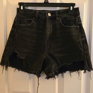 American Eagle Highest Rise Mom Short. Size 2. Color Black.